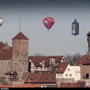 Heißluftballons über der Kaiserburg in Nürnberg
