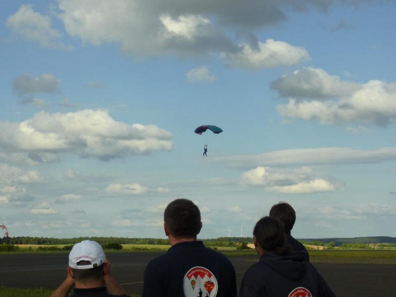 Fallschirmsprung aus dem Ballon
