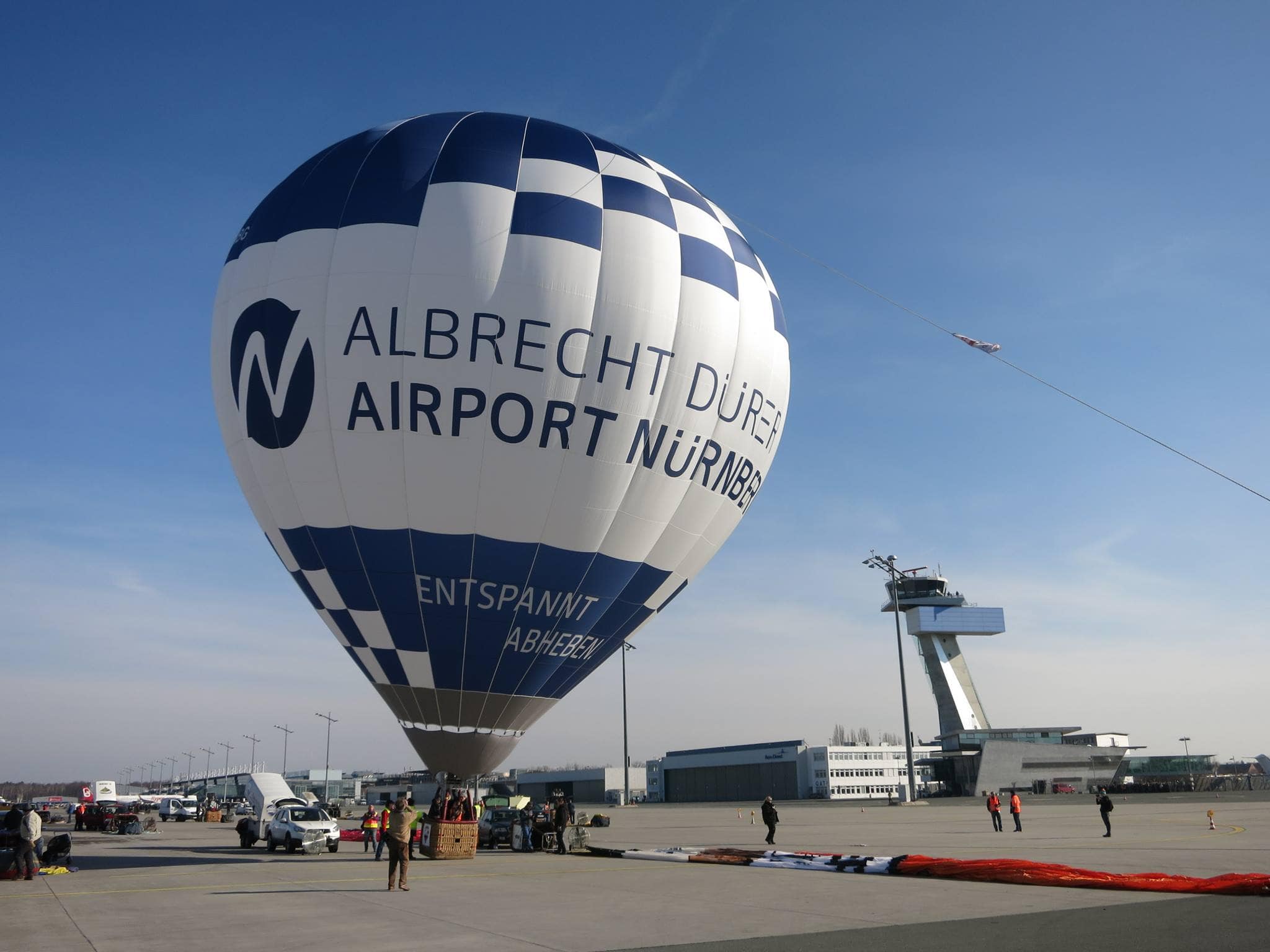 Der Airport-Ballon beim Start vom Airport Nürnberg