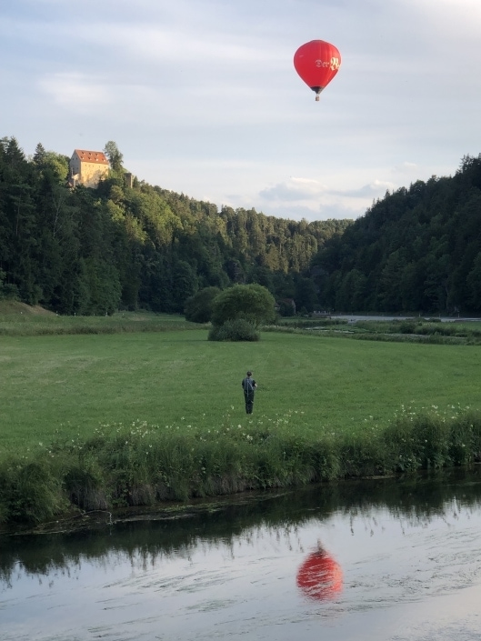 Beck-Ballon über der Burg Rabeneck