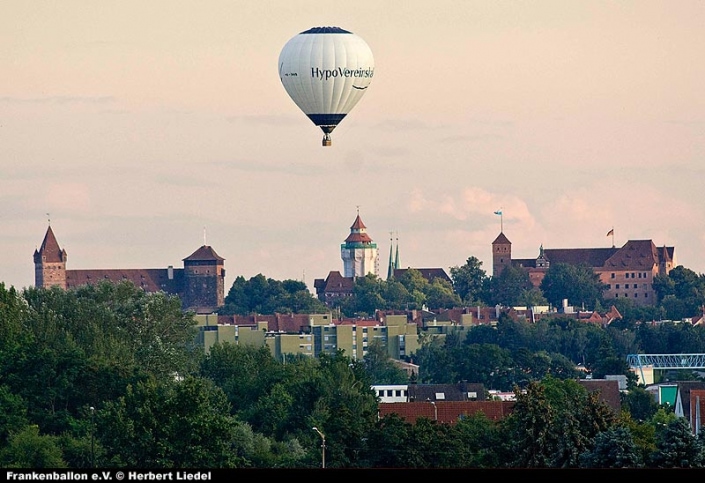 HVB-Ballon über Nürnberg